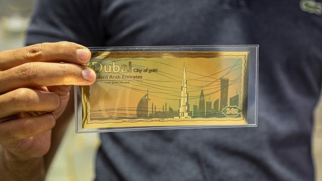Dubai’de 24 ayar altından banknot basıldı