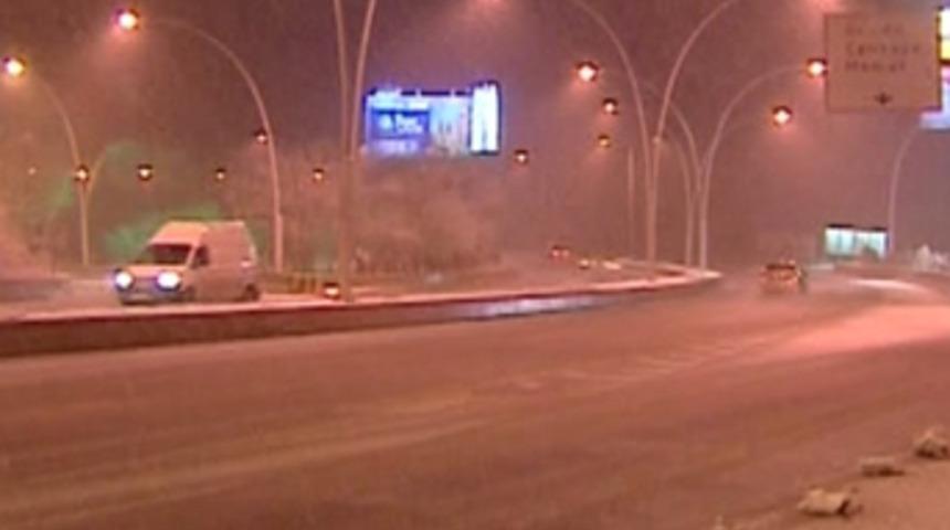 Ankara'da kar yağışı etkili oluyor