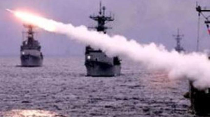 Türkiye'ye gözdağı gibi tatbikat