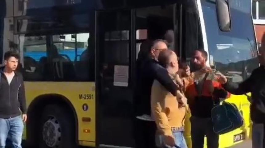 Ümraniye’de ticari taksi sürücüsü otobüs şoförüne levye ile saldırdı