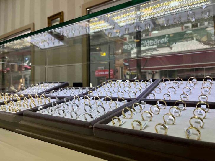 Altın fiyatları İran-İsrail gerilimi sonrası tavan yaptı! Evlenecek çiftlere kuyumculardan uyarı: '1 gramlık altınların....'  G2