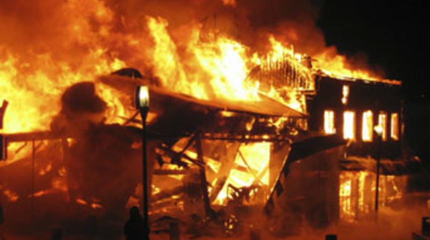 'Annemin yatağında sevişiyorlardı'