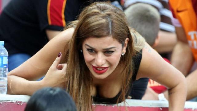 Ebru Şancı Kocam terk etmedi deyip bomba bir halini paylaştı! Sosyal medyayı salladı