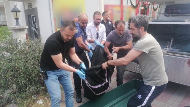 Kan donduran vahşet! Eşini 25 yerinden bıçakladı, oğlunu arayıp 'Anneni öldürdüm' dedi