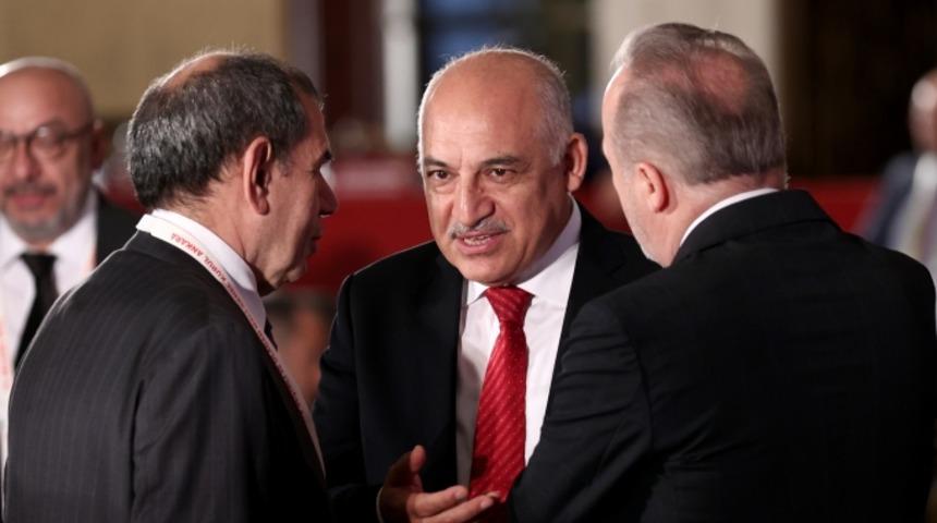 Galatasaray Başkanı Dursun Özbek'ten TFF seçimlerine dair açıklama! "Mehmet Büyükekşi'yi ikna etmeye çalışıyorum"