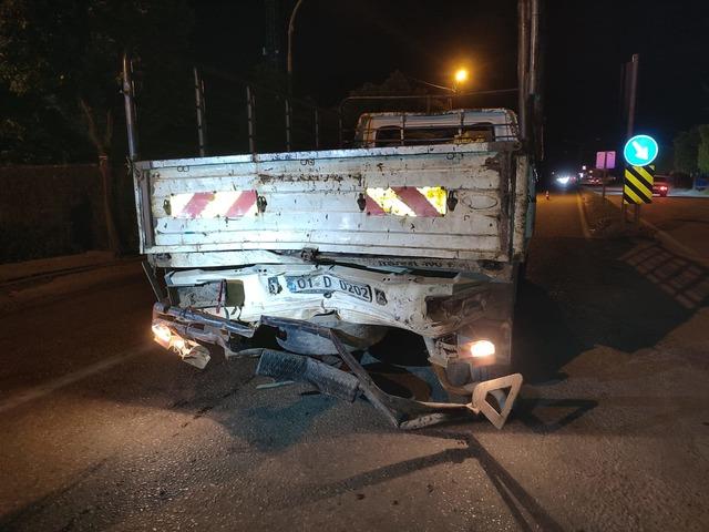 Adana'da pikapla çarpışan otomobilin sürücüsü ağır yaralandı