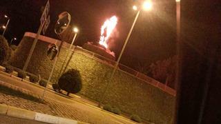 Denizli'de skandal görüntü! Milli Mücadele kahramanı Köpekçi Nuri Efe'nin heykeli kundaklandı 