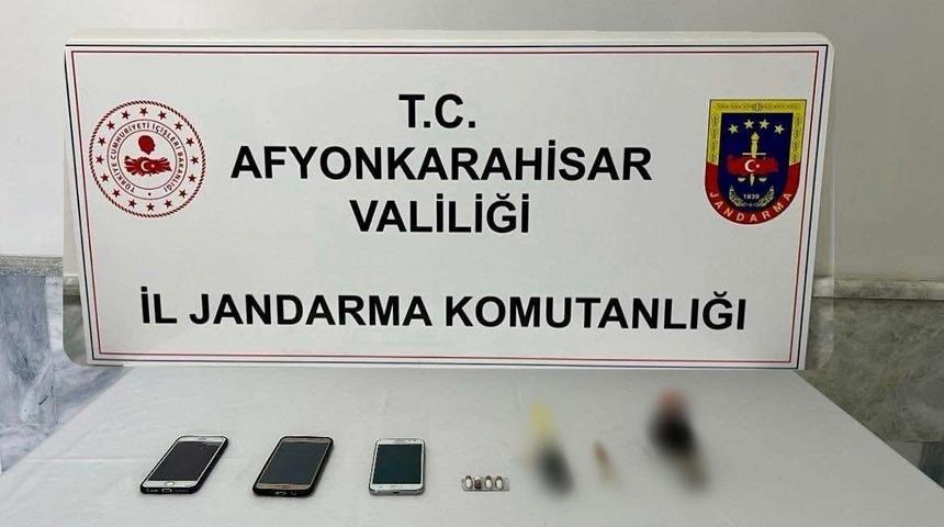 Uyuşturucu kullanan ve satan iki şahıs gözaltına alındı