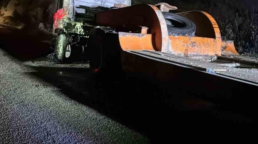 Park halindeki tırı yaktılar, o anları kameraya çektiler