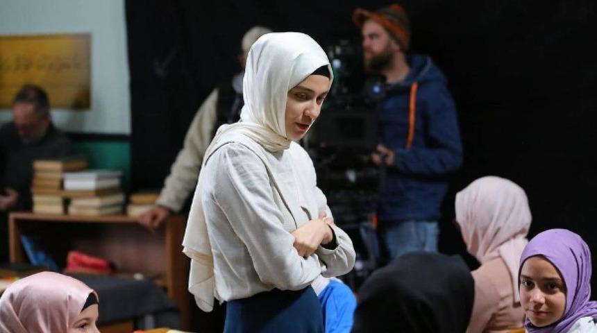 Kızıl Goncalar'ın Feyza'sı Zehra Kelleci'nin gerçek hayattaki hali gündem oldu! "Sadi baban görmesin"