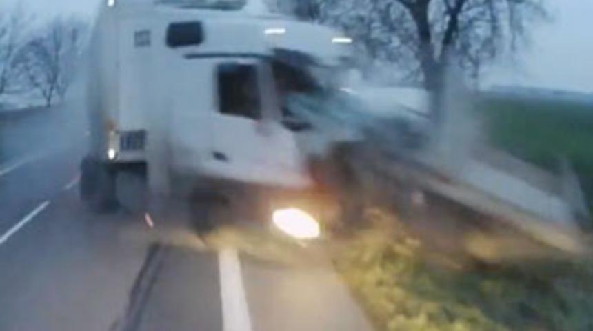 Polonya'daki korkunç trafik kazası