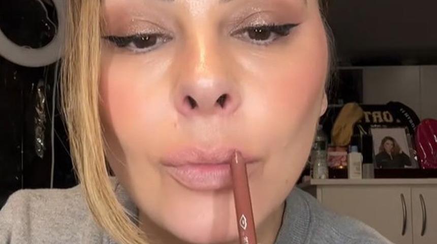 Dudak kalemiyle nasıl 10 yaş daha genç görünebileceğinizi anlattı! Basit numarası sosyal medyayı şaşkına çevirdi 'Denedim ve işe yaradı'