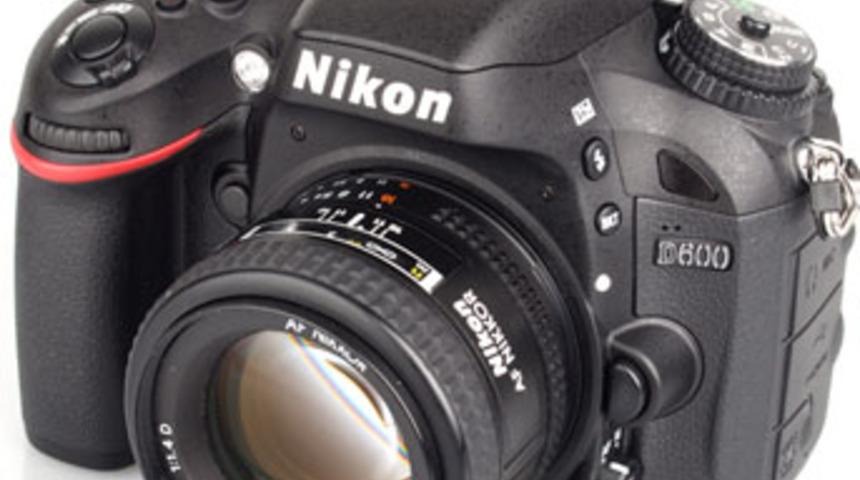 Nikon D400 yok, D7100 geliyor