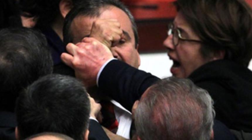 Ana dilde savunma Meclis'ten ge&ccedil;ti