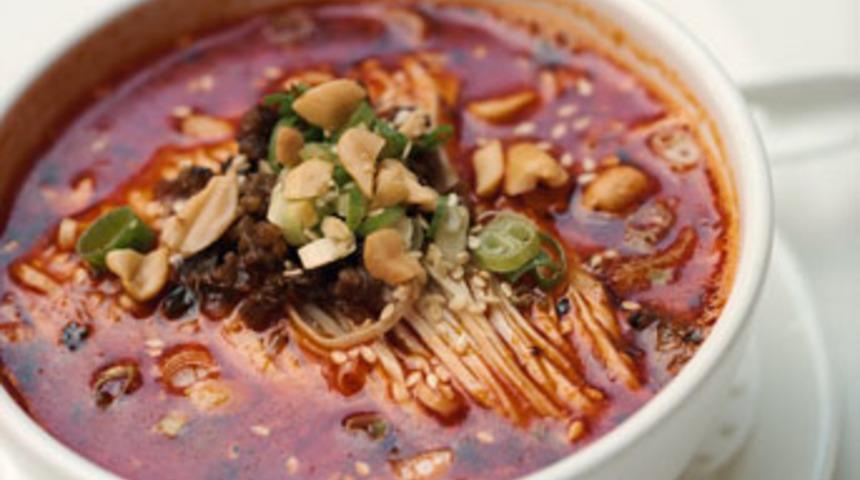 Acılı &ccedil;orba midesini yaktı