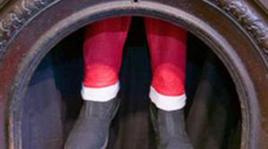 Bacada asılı kalan adam panik yarattı