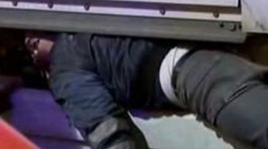 40 ton y&uuml;kl&uuml; tırın altında kaldı!