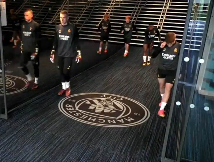 Şampiyonlar Ligi'nde Manchester City ile karşılaşacak Real Madrid'de oyuncuların sahaya çıkarken yaptıkları gündem oldu! G4