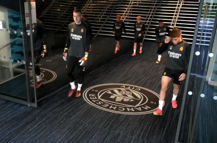 Şampiyonlar Ligi'nde Manchester City ile karşılaşacak Real Madrid'de oyuncuların sahaya çıkarken yaptıkları gündem oldu! G5