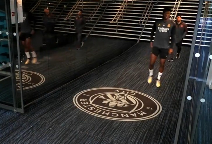 Şampiyonlar Ligi'nde Manchester City ile karşılaşacak Real Madrid'de oyuncuların sahaya çıkarken yaptıkları gündem oldu! G1