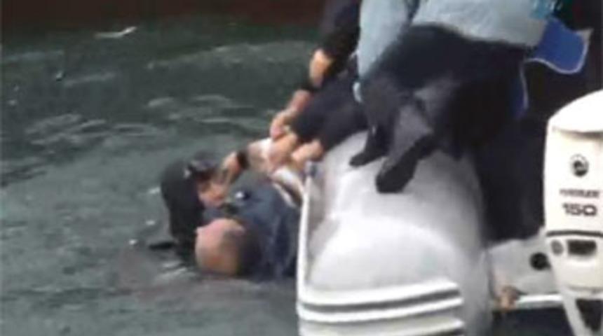 Vapurdan denize d&uuml;şen adam boğuldu