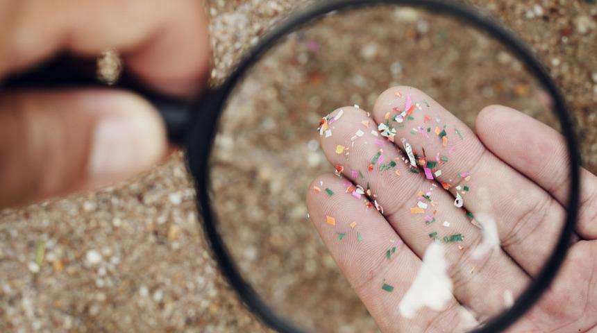 Kredi kartı ağırlığında! İnsanlar farkında olmadan sürekli yutuyor... Tüm vücuda yayılıyor