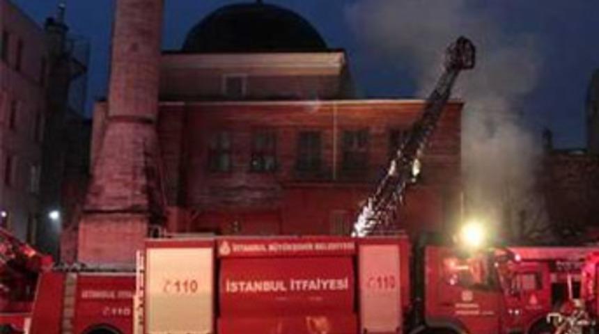 247 yıllık camide yangın