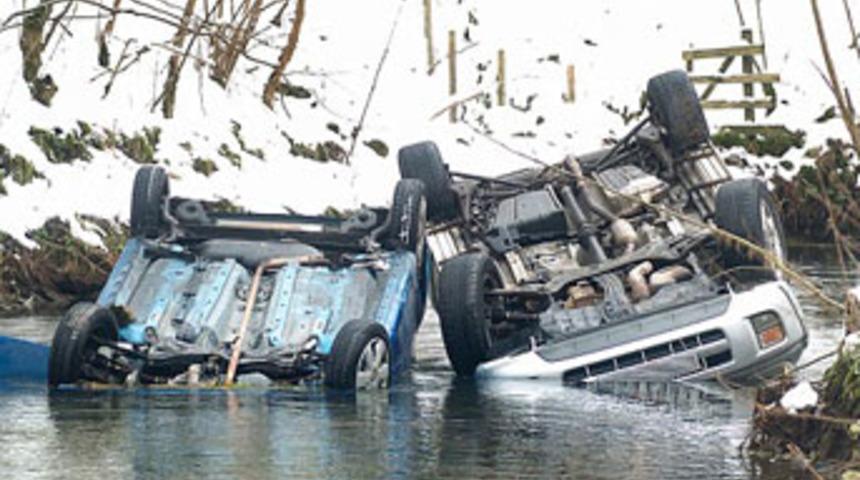 Karı-koca birka&ccedil; dakika arayla nehre u&ccedil;tu