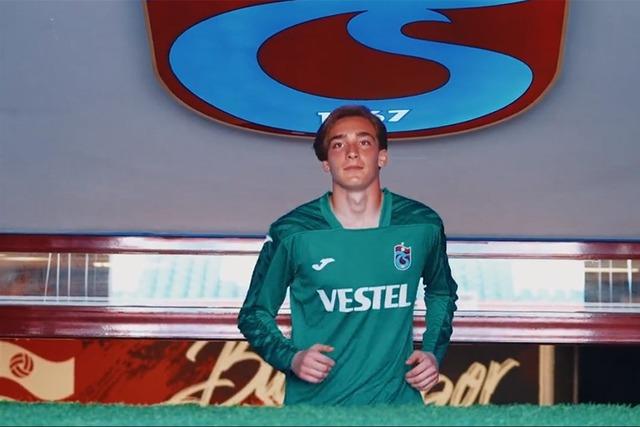 Real Madrid'in, Trabzonspor U19 takımında forma giyen genç file bekçisi Onuralp Çevikkan için devreye girdiği iddia edildi. İddiaya göre İspanyol devi genç yıldız için 10 milyon euro teklifte bulunmaya hazırlanıyor.  640xauto