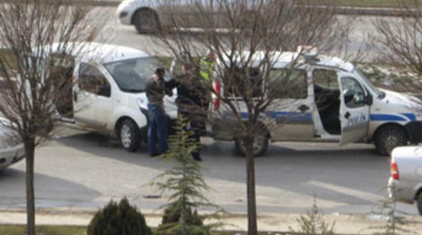 CHP Genel Merkezi &ouml;n&uuml;nde silah sesleri!