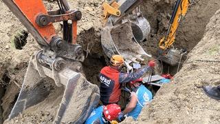 GÜNCELLEME 2 - Çanakkale'de kanal kazısında toprak altında kalan 3 işçiden 2'si hayatını kaybetti