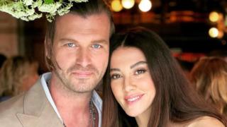 Kıvanç Tatlıtuğ'un eşi Başak Dizer beyazlar içinde paylaştı! Bakan bir daha baktı