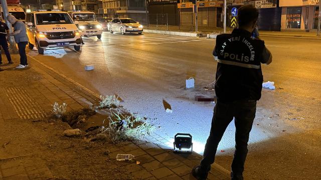 Adana'da elektrikli bisikletten düşen hamile kadın otobüsün altında kalarak öldü