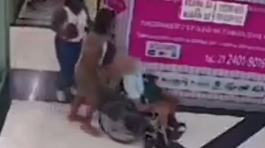 Ölen amcasının cansız bedenini kredi çektirmek için bankaya götürmüştü! Öncesinde alışveriş merkezi turu atmışlar... İşte güvenlik kamerası görüntüleri