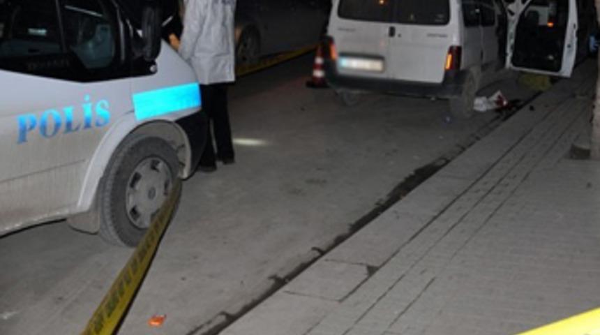 Boşanmak isteyen eşe 8 kurşun