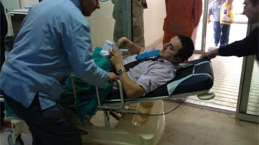 Tartıştıkları öğretmene böyle saldırdılar