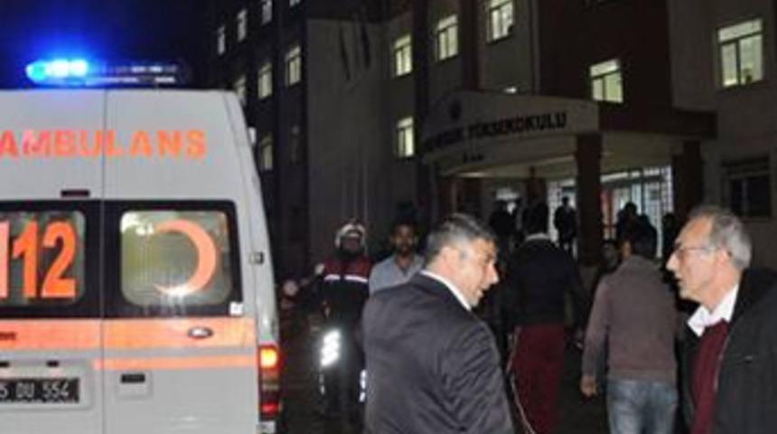 &Uuml;niversitede masa tenisi kavgası: 2 yaralı