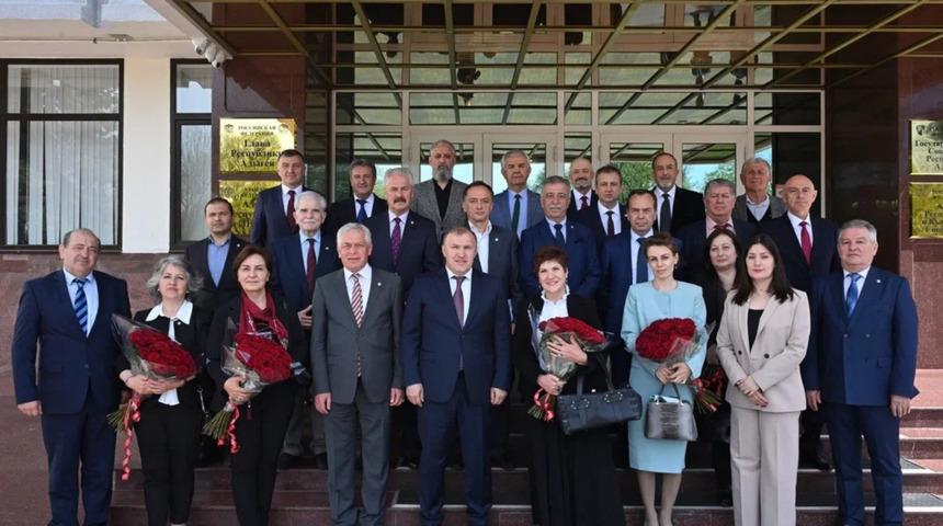 Adıgey Cumhuriyeti Başkanı Kumpıl Murat, KAFFED Heyeti'ni kabul etti