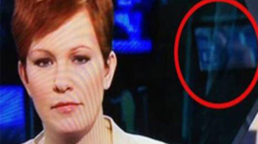 Haber b&uuml;lteninde porno film skandalı!