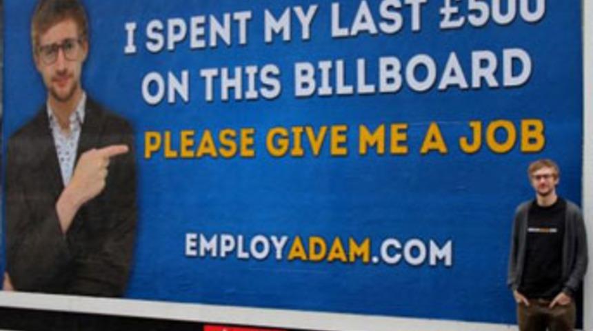 Cebindeki son parayla kendi reklamını yaptı