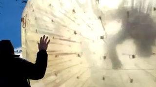 Uçurumdan aşağı yuvarlandılar