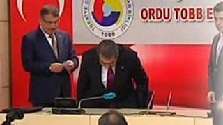 Kabine değişikliğini notla öğrendi