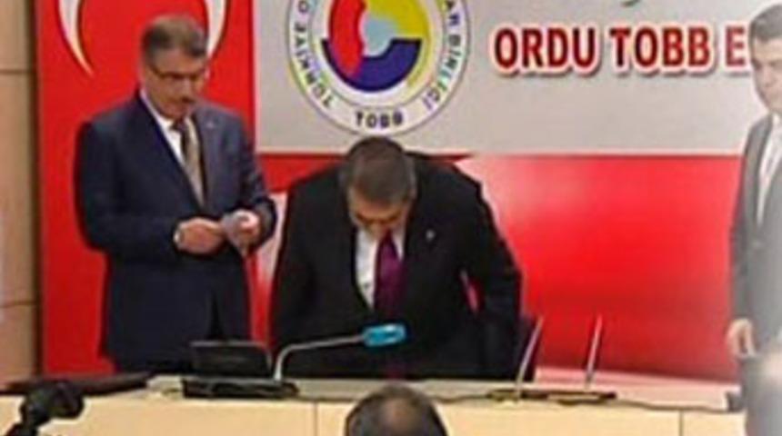 Kabine değişikliğini notla öğrendi