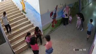 Boğazına şeker kaçan öğrenciyi öğretmenin Heimlich manevrası kurtardı! O anlar kamerada