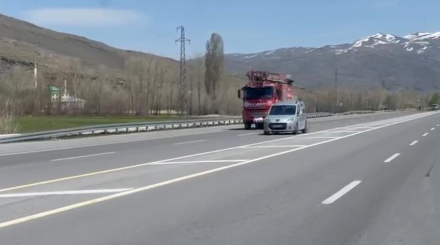 Muradiye’de sazlık alanında yangın paniği