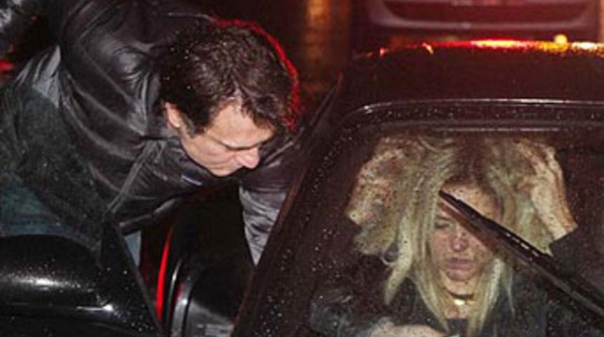 Ünlü yarış pilotu lüks aracıyla kaza yaptı