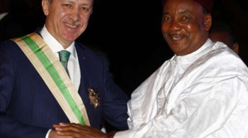 Başbakan'a İstiklal Marşı s&uuml;rprizi