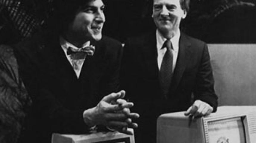 Apple Ucuz iPhone satmayı öğrenmeli