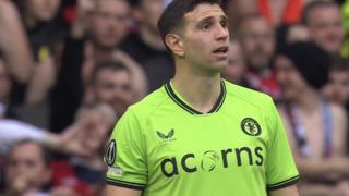 Lille-Aston Villa maçında dünya futbol tarihinde bir ilk yaşandı! İki kez sarı kart gördü oyundan atılmadı... Spikerleri bile şaşkına çeviren olay