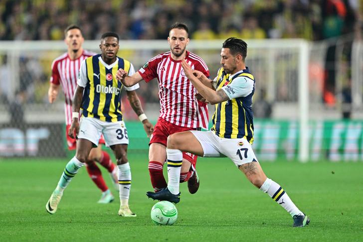  Olympiakos'a penaltı atışları sonucu elenerek Avrupa defterini kapatan Fenerbahçe'nin beklenmedik vedasının yankıları sürerken, spor yazarlarından Sarı-Lacivertliler'e sert eleştiriler geldi. 728xauto